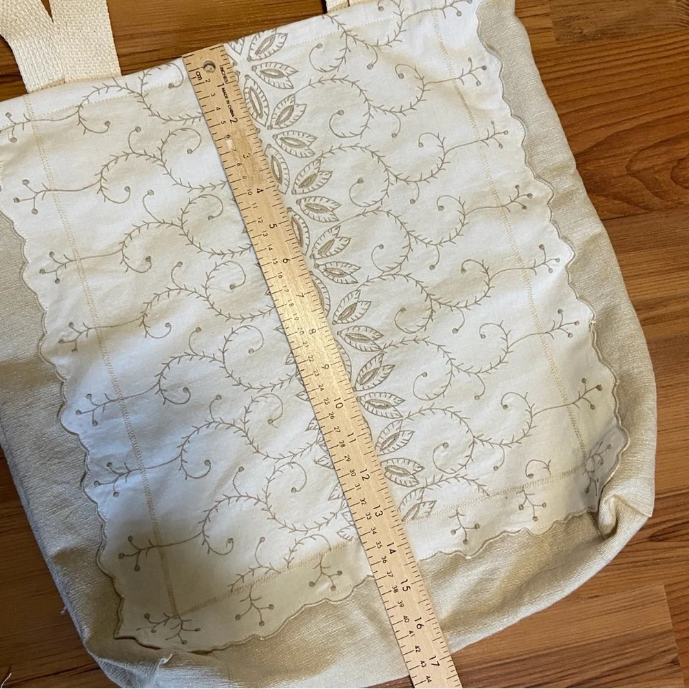 Beige and Cream Vintage Embroidered Linens Tote Bag - Picture 9 of 10